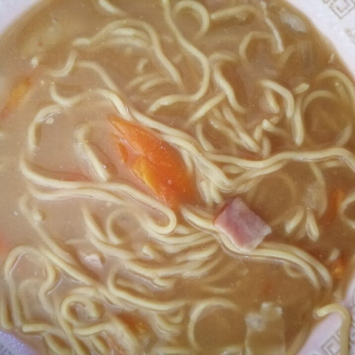 にんじんとベーコンと玉ねぎ入りラーメン